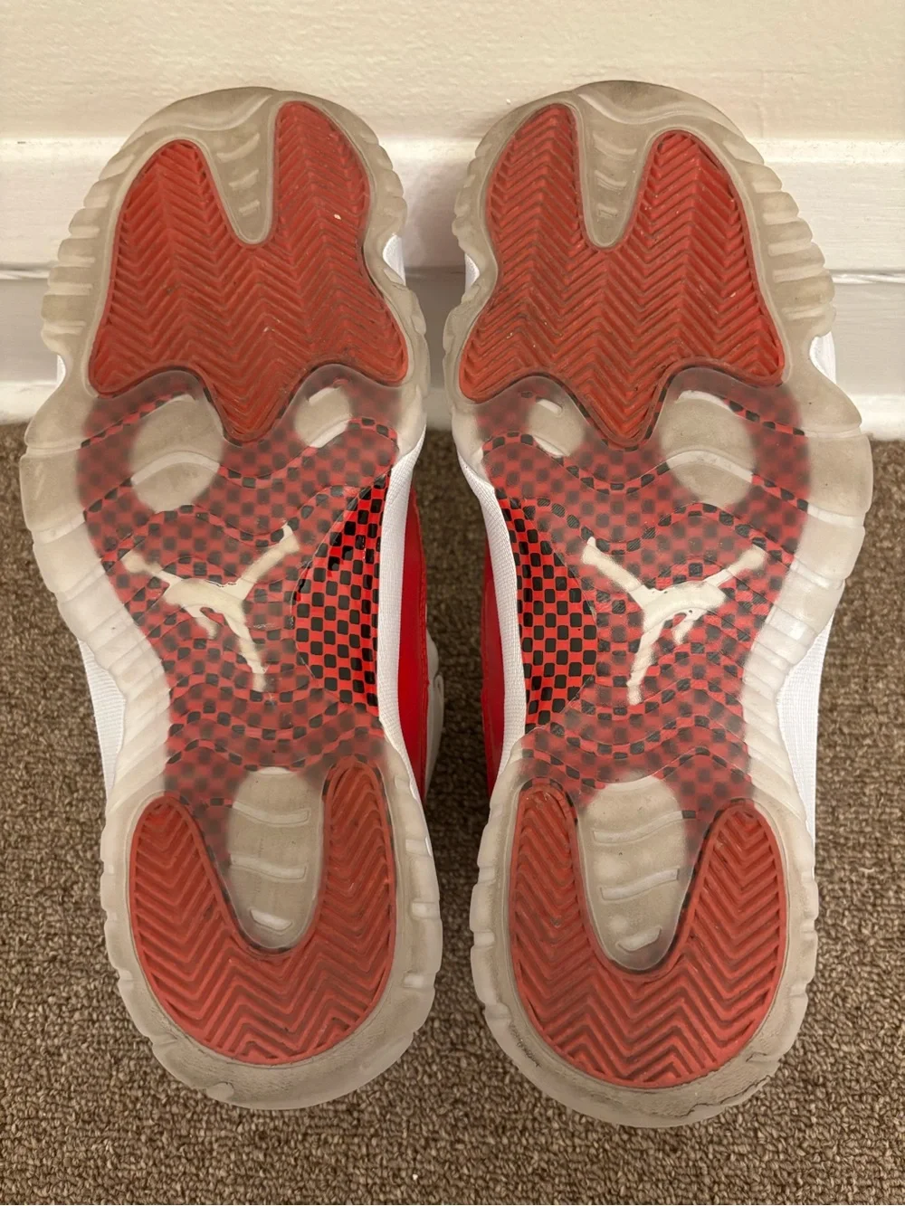 Air Jordan 11 cherry size 11